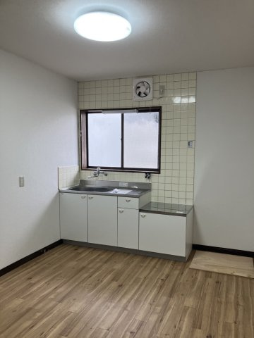 新潟市江南区横越中央２丁目のアパートの居間・リビング