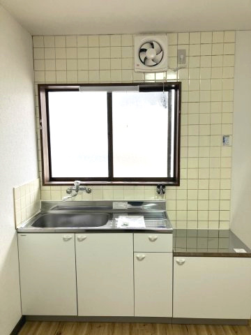 新潟市江南区横越中央２丁目のアパートのキッチン