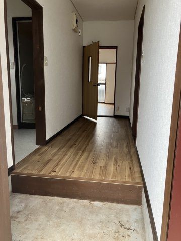 新潟市江南区横越中央２丁目のアパートの玄関