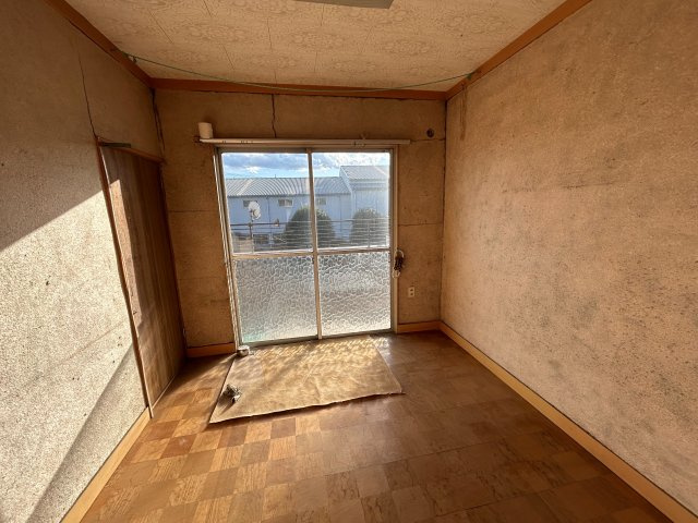 【土地6筆、建物2棟】比企郡鳩山町　中古戸建の玄関