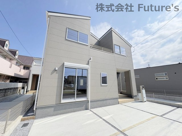 三郷市早稲田7丁目　新築戸建　全3棟　1号棟の外観|南側6ｍ公道に面しているので駐車もしやすいです