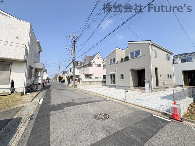 三郷市早稲田7丁目　新築戸建　全3棟　1号棟の前面道路含む現地写真|前面道路含む現地写真です。