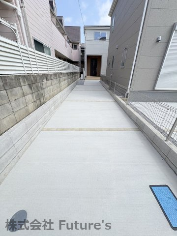 三郷市早稲田7丁目　新築戸建　全3棟　2号棟の駐車場|カースペース縦列2台駐車可能