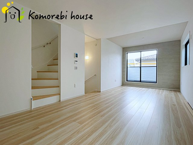 さいたま市北区本郷町　1期　新築一戸建て　リガーレ　02の居間・リビング|使いやすいリビングです