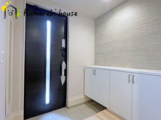 さいたま市北区本郷町　1期　新築一戸建て　リガーレ　02の玄関|きれいな玄関です