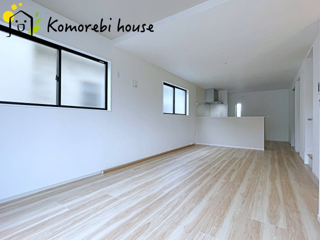 さいたま市北区本郷町　1期　新築一戸建て　リガーレ　02の居間・リビング|使いやすいリビングです