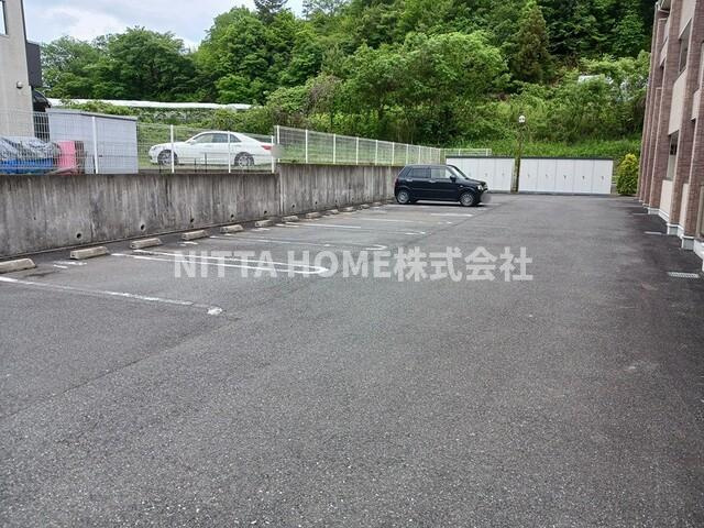 アンジュの駐車場|敷地内の駐車場に空きがあります＊