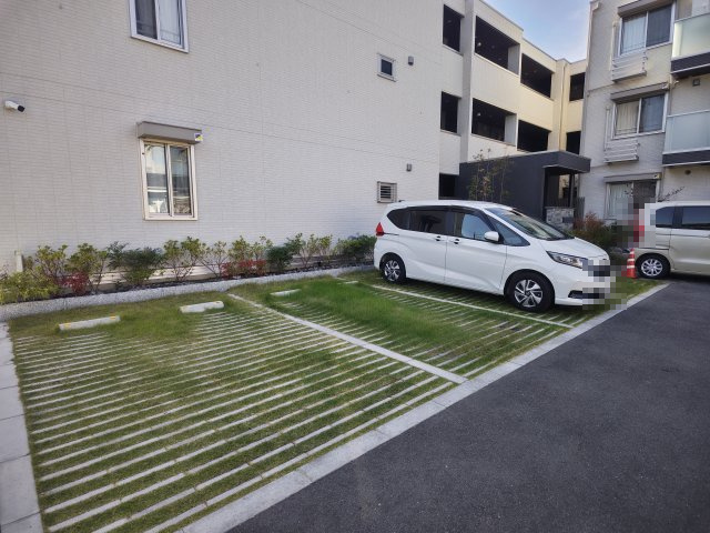 【駐車場】 | CASA　SEON | 駐車場に車を止められます