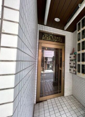 アカカベビルのエントランス