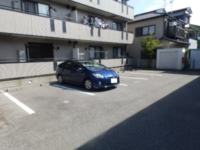 【駐車場】 | ディアコート札場 A棟 | 敷地内駐車場