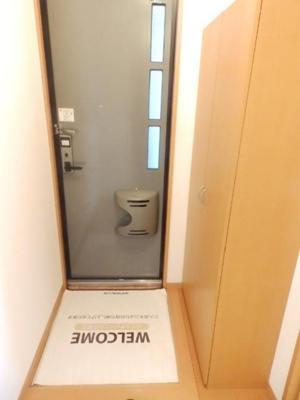 【玄関】 | ディアコート札場 A棟 | 玄関内　シューズボックス