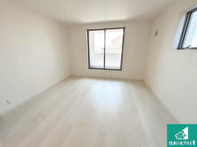 高石市加茂　新築一戸建ての洋室|シンプルな洋室は、自分好みのインテリアが楽しめます♪ご家族とインテリアや家具を選びに行くのは新築購入時の醍醐味の一つです。ぜひお楽しみください♪