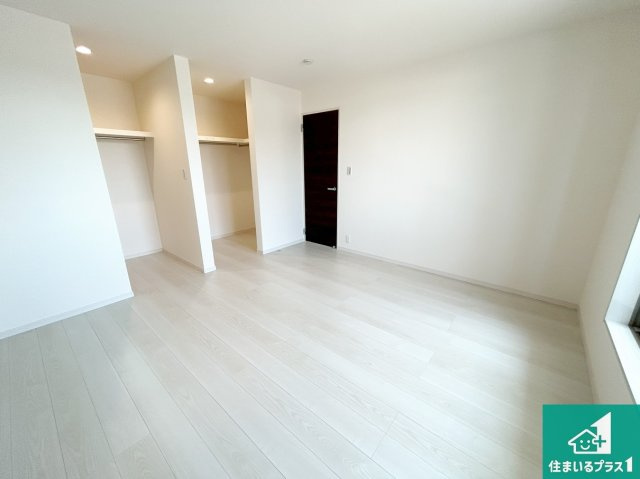 高石市加茂　新築一戸建ての洋室|シンプルな洋室は、自分好みのインテリアが楽しめます♪ご家族とインテリアや家具を選びに行くのは新築購入時の醍醐味の一つです。ぜひお楽しみください♪