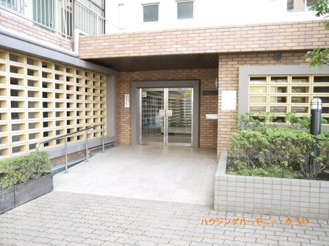 【その他共用部分】 | 常盤台ビューハイツ | エントランスは、タイル張りのバリアフリーが魅力