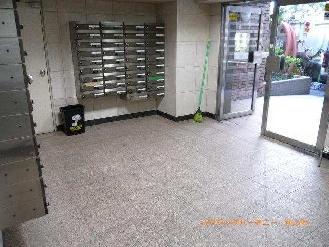 【エントランス】 | 常盤台ビューハイツ | 一階部分に集合ポストがあり、郵便関係も楽です。