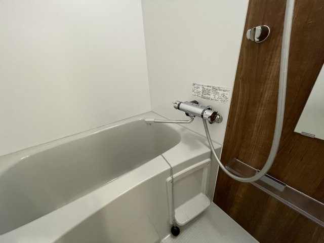 ジオエント福島野田の浴室|同マンション反転タイプの部屋写真