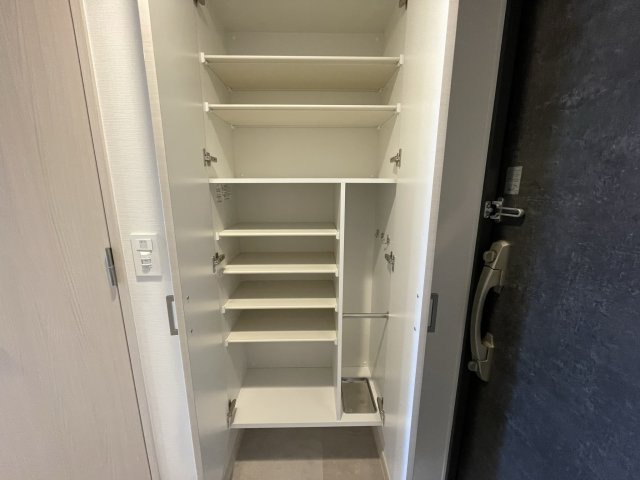 ジオエント福島野田の収納|同マンション反転タイプの部屋写真