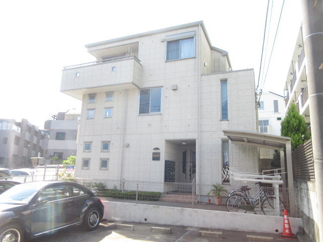 クレストコート美しが丘の外観|バルコニー側は建物なし　日当たり良好