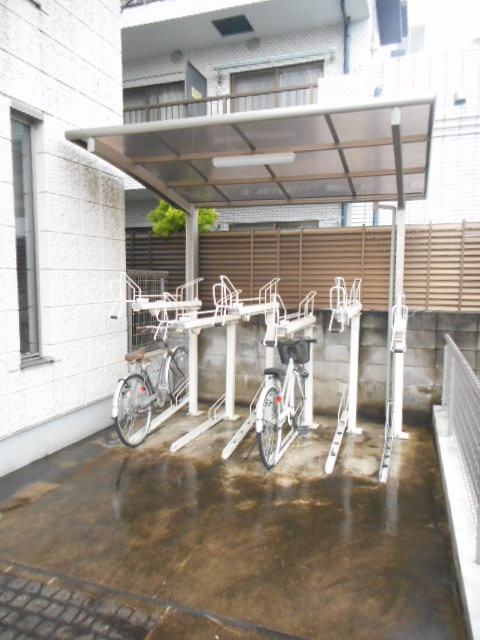 クレストコート美しが丘のその他共用部分|屋根付き駐輪場