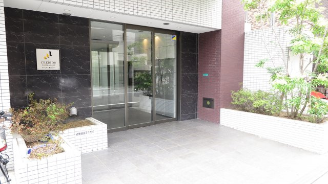 クレビオス難波EASTのエントランス