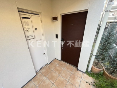 【その他共用部分】 | ＣＨＡＲＭＡＮＴ　ＢＲＥＥＺＥ | 毎日通る玄関はこちらです