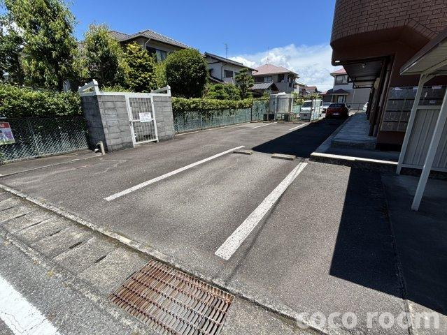 ソレイユⅢの駐車場