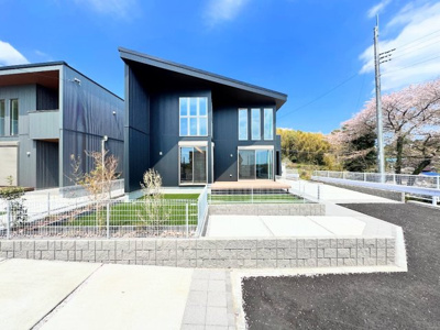 【前面道路含む現地写真】 | ◇◆都筑区池辺町デザイナーズ住宅◆◇ | ◆前面道路も幅員があり車の運転も安心！前面道路は閑静な住宅地。車通りの少ない道路です。お子様にも安心です。