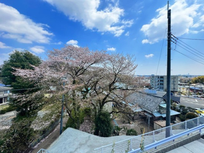 【展望】 | ◇◆都筑区池辺町デザイナーズ住宅◆◇ | ◆気持ちのいい空が見渡せる広いバルコニー。爽やかな風を感じて、心躍る素敵な暮らしがはじまります。通風・採光にも優れ、心地よい光と風があふれています♪