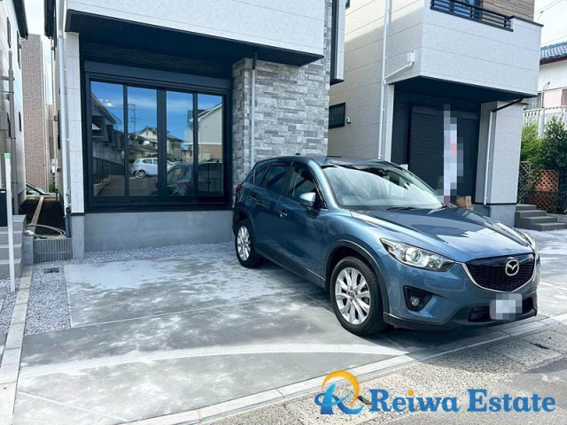 新築戸建　高座郡寒川町岡田5丁目の駐車場