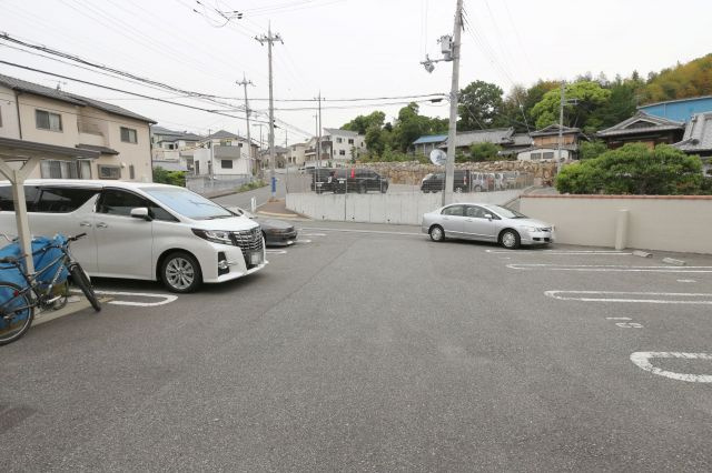 アムールの駐車場
