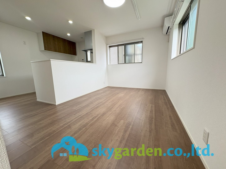 茅ヶ崎市浜之郷　新築戸建　全１棟１号棟の居間・リビング|ゆったりとした居間です