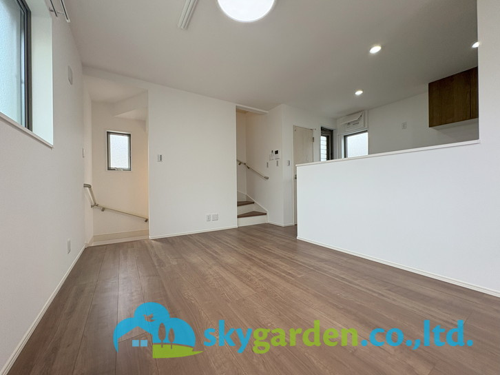 茅ヶ崎市浜之郷　新築戸建　全１棟１号棟の居間・リビング|ゆったり過ごせるリビングです