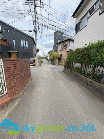 茅ヶ崎市浜之郷　新築戸建　全１棟１号棟の前面道路含む現地写真