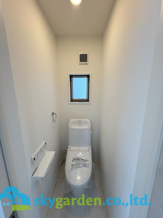 茅ヶ崎市浜之郷　新築戸建　全１棟１号棟のトイレ|清潔感のあるトイレです
