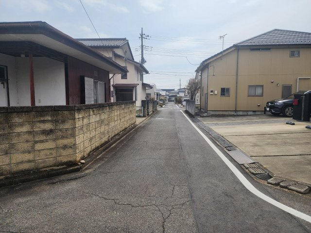 高崎市中泉町売土地の前面道路含む現地写真
