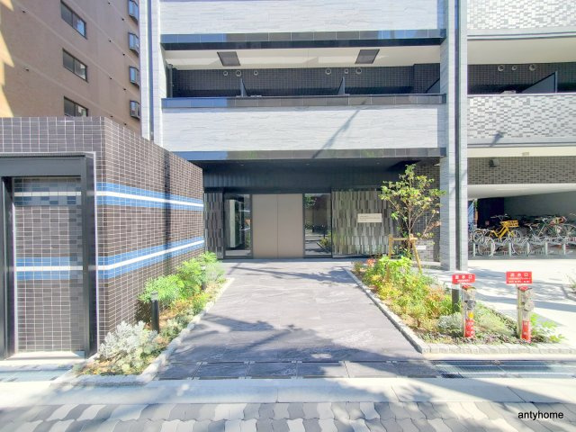 プレサンス東三国駅前グランクラス　仲介手数料無料のエントランス