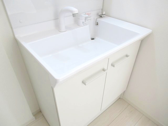あきる野市小川　未入居住宅の独立洗面台|シャワー付き洗面化粧台