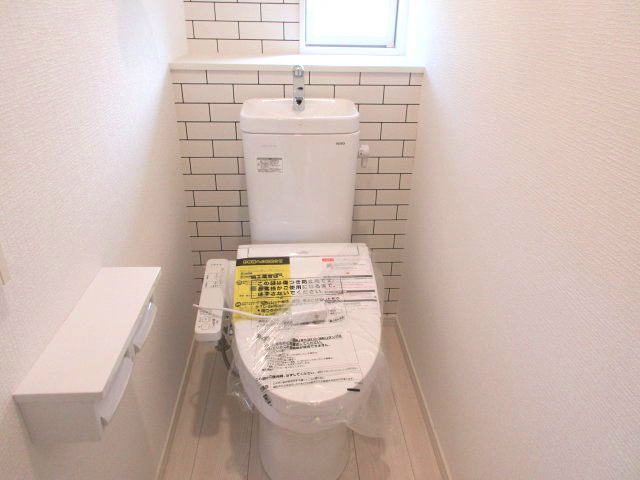 あきる野市小川　未入居住宅のトイレ|2階トイレには快適な温水洗浄便座付