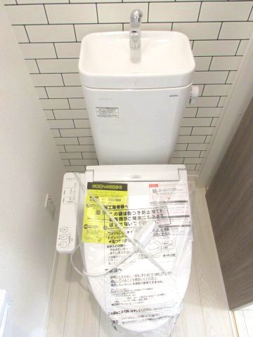 あきる野市小川　未入居住宅のトイレ|2階トイレには快適な温水洗浄便座付