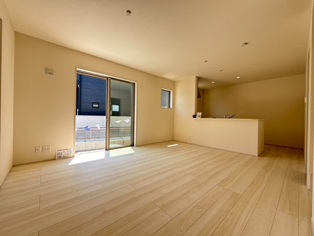 北葛飾郡松伏町　松伏　新築戸建　全2棟の居間・リビング|ゆったり過ごせるリビングです