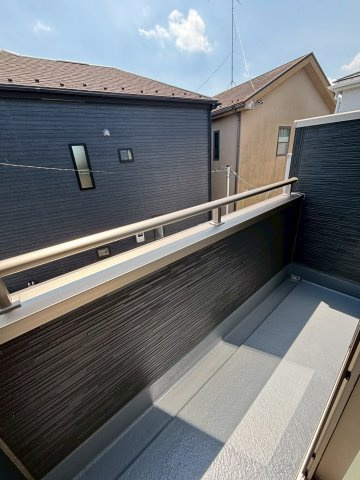 北葛飾郡松伏町　松伏　新築戸建　全2棟のバルコニー|暖かな日差しのふりそそぐバルコニー