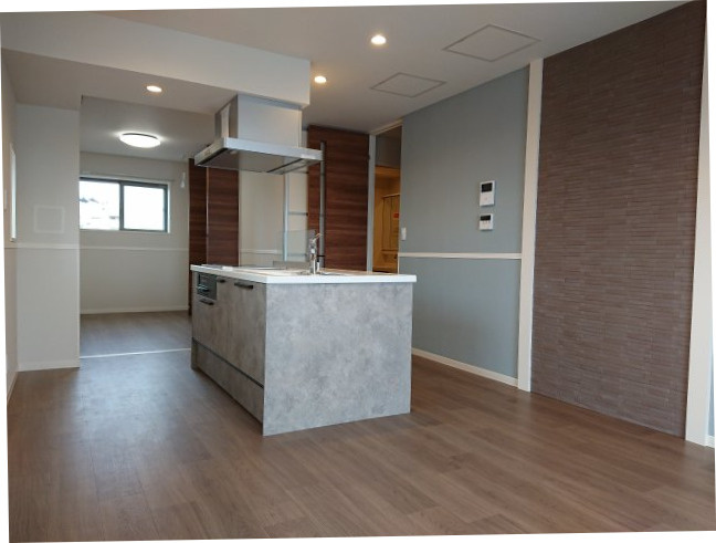 【居間・リビング】 | セルディーナ松波 | 3階は濃淡が入り混じったアースカラーのお部屋です。