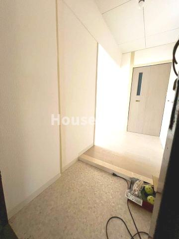 小西マンションの玄関