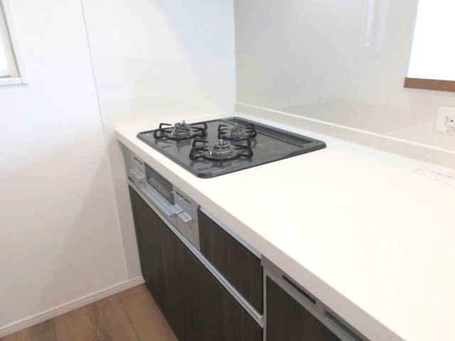 あきる野市小川　新築戸建全4棟のキッチン|三口ガスコンロ