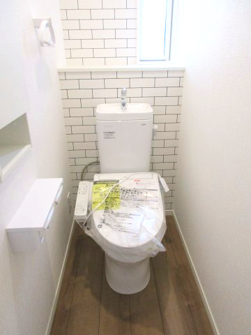 あきる野市小川　新築戸建全4棟のトイレ|2階トイレには快適な温水洗浄便座付