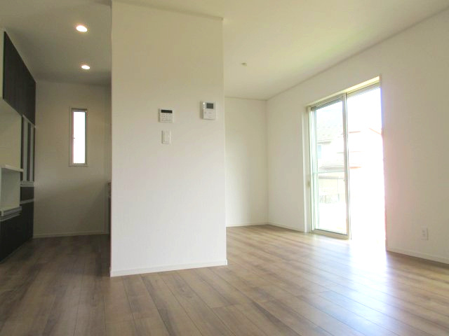 あきる野市小川　新築戸建全4棟の居間・リビング|日差しがうれしいリビング