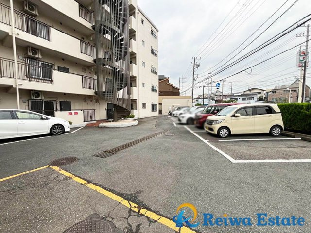 エンゼルハイム藤沢羽鳥の駐車場