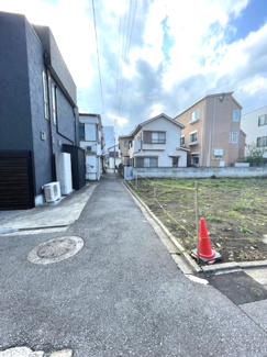 【前面道路含む現地写真】