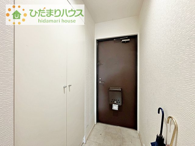 【玄関】 | フォレストリア土浦 | 天井までの高さがあるタップリ玄関収納、姿見・小引き出し付きなのも便利