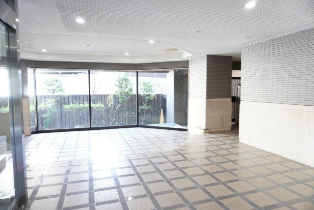 ライオンズマンション草加高砂のエントランス